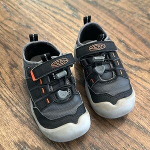 Keen sneakers size 8 little kid